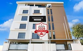 Super Townhouse Isbt Dehradun